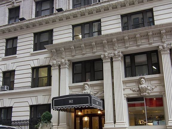 2nd image of 162 W 54th St APT 6B