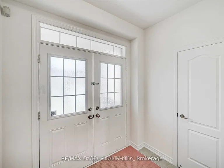 67 Alvin Curling Cres — Photo 4