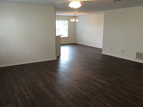 4th image of 307 Brown St