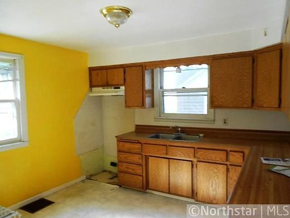 2nd image of 197 Annapolis St E