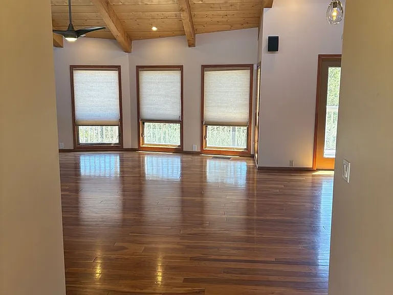 70 Moore Dr — Photo 2