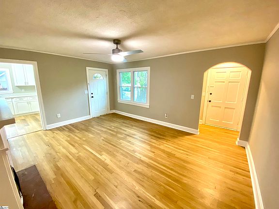 3rd image of 301 Churchill Cir