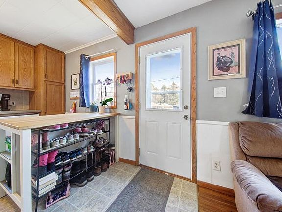3rd image of 307 Linden St N