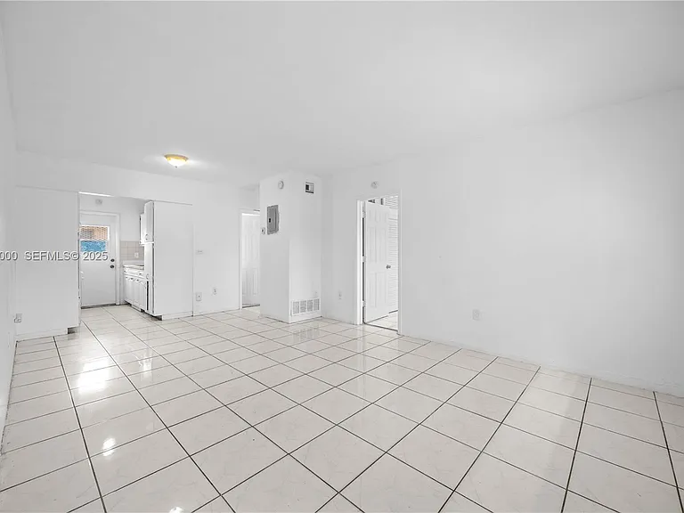 2072 NE 169th St #2 — Photo 16