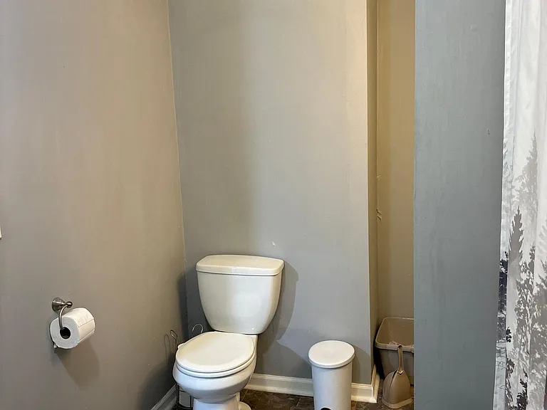1421 Lyons Ave — Photo 19