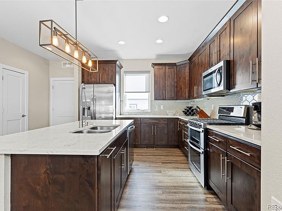 4th image of 940 Tennyson Street