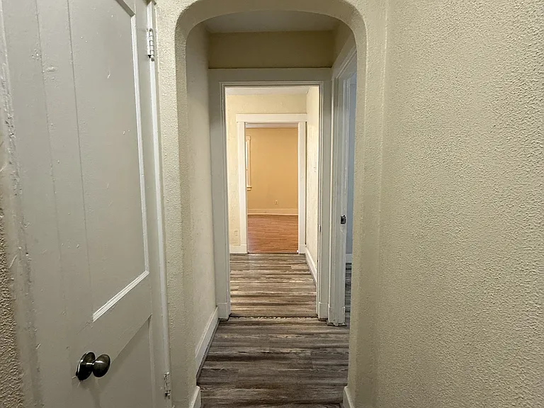 915 Chartiers Ave #4 — Photo 6