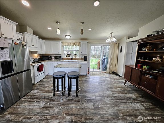 4th image of 30 Foothill Drive