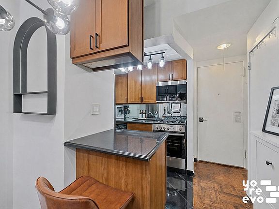 4th image of 425 E 78th St APT 1C