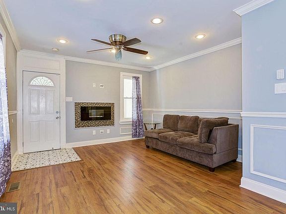 4th image of 487 N Church St