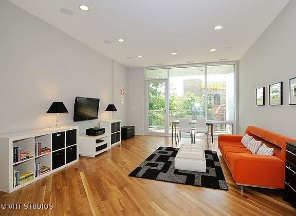 2nd image of 2242 W Chicago Ave #201