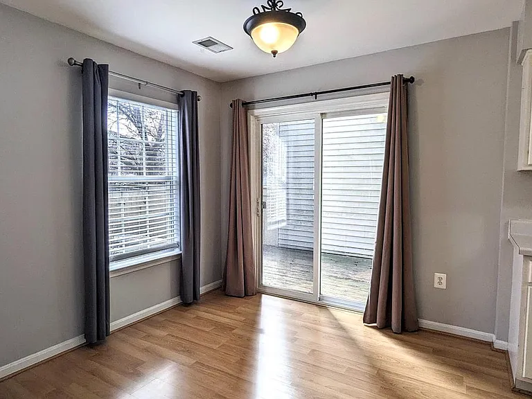 1009 Robin Hill Ter — Photo 3