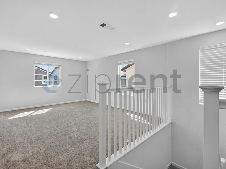 580 Rosedale Way — Photo 16