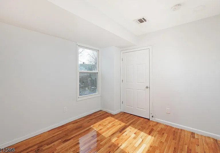 131 Armstrong Ave — Photo 17