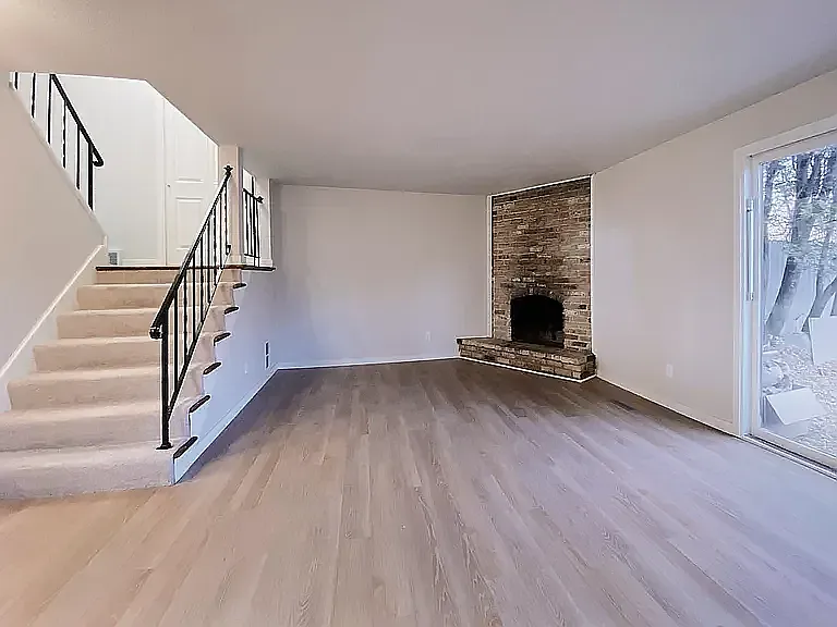 338 Glenmoor Ln — Photo 5