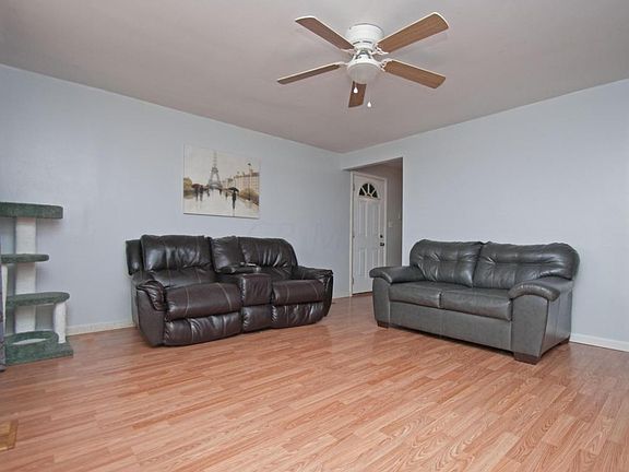 2nd image of 2005 Arapaho Dr