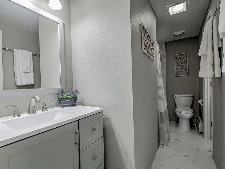370 E La Bonte St #B — Photo 13