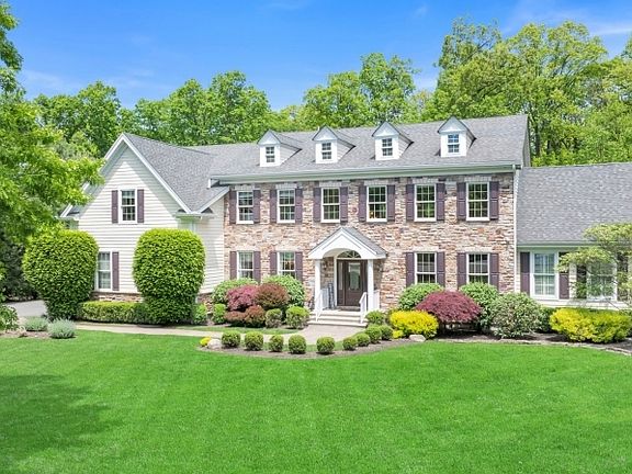 2nd image of 28 Arbor Rd