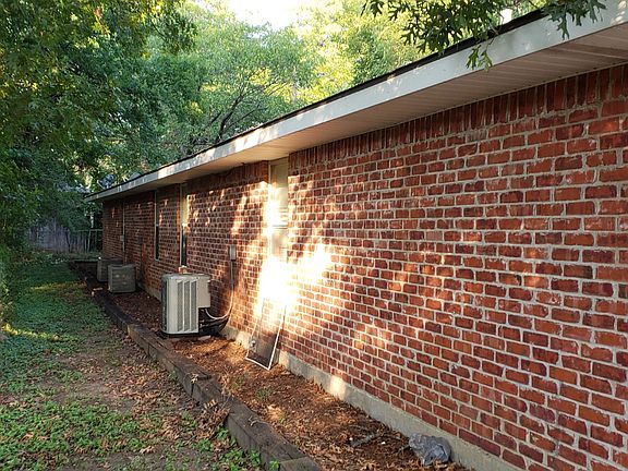 2nd image of 605 NW Main St APT B