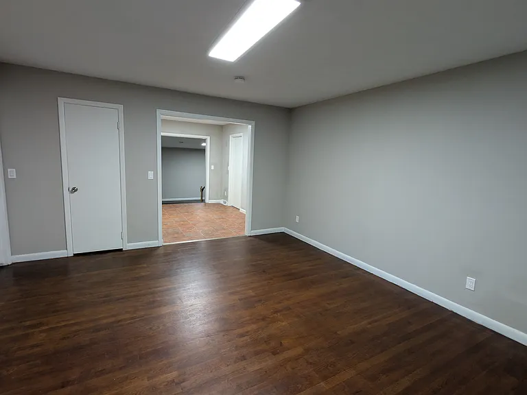 10574 Dorchester Rd — Photo 7