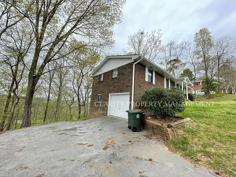 1117 Ridge Top Dr — Photo 2