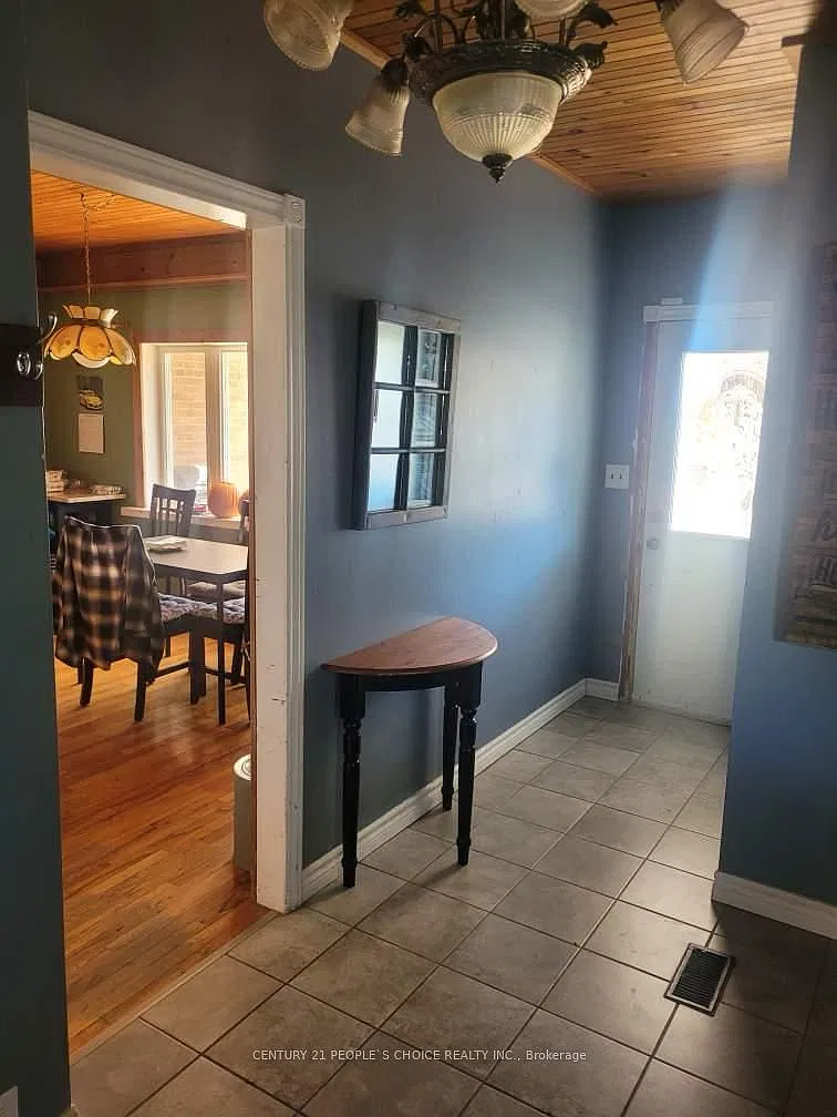 4 bed, $2,500 — Photo 4