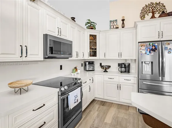 9044 NW 172nd Ter, Hialeah, FL 33018