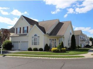 2 Pebble Beach Ct, Monroe Township, NJ 08831