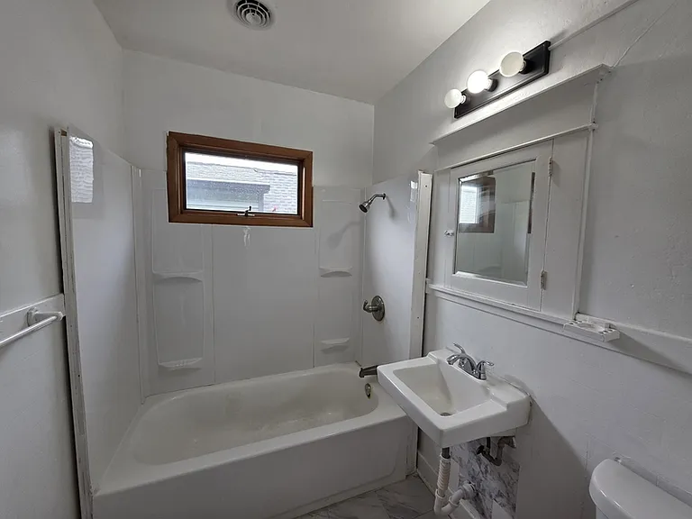 325 Barnard St #2 — Photo 10