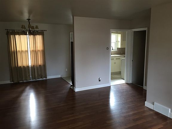 4th image of 1410 E Thurston Ave