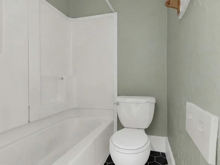 817 Princeton St — Photo 17