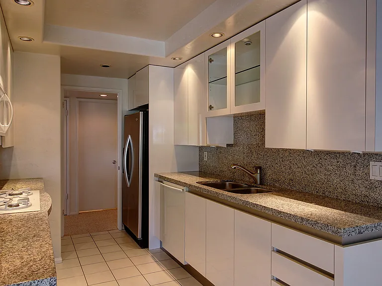 2630 State St #6 — Photo 13