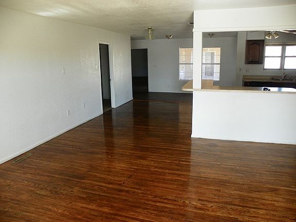 3rd image of 1107 E 49th St