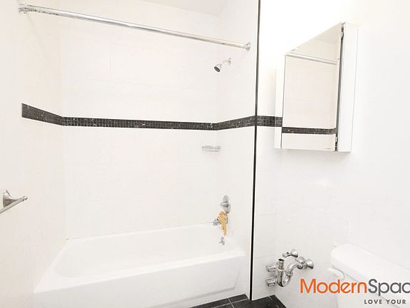 5th image of 1203 Jackson Ave APT 5E
