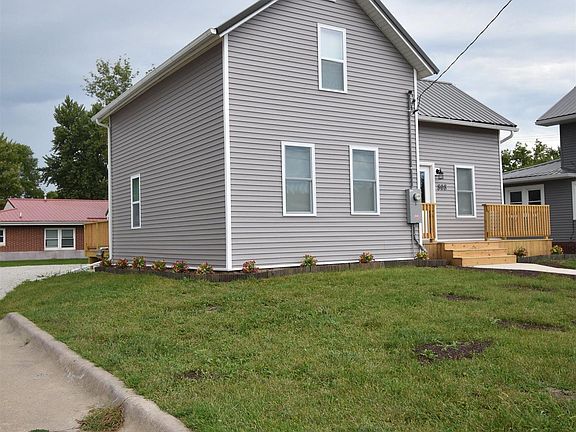 3rd image of 808 1st St W