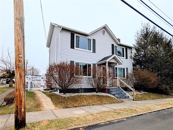 3rd image of 405 Fairmont St