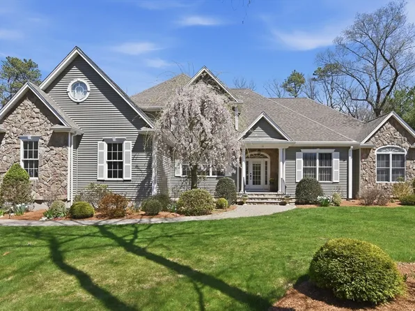 10 Analore Cir, Norfolk, MA 02056