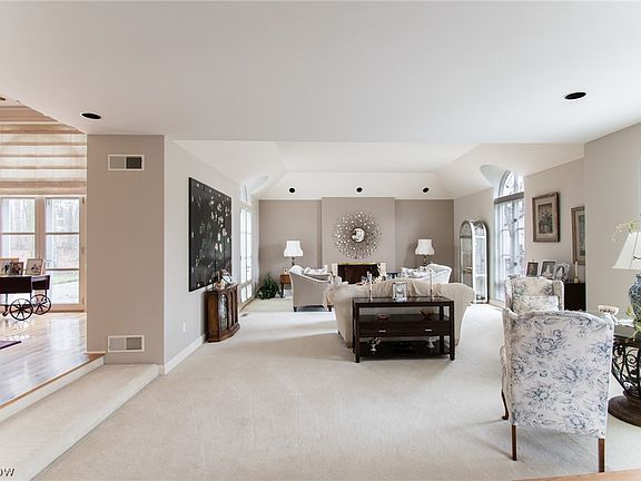 3rd image of 5469 Bay Hill Dr