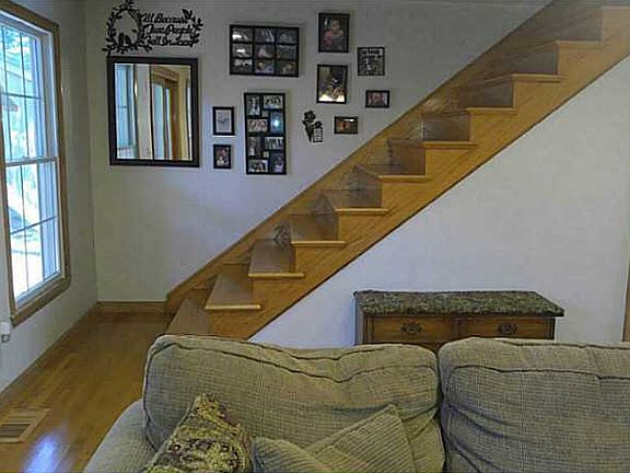 5th image of 12 Candlewood Dr