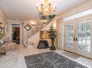 22 Stonebridge Rd, Indian Hills, KY 40207