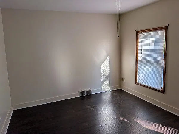 210 Wells Street - 1 - Upper — Photo 3