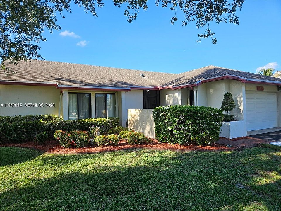 1st image of 10301 Greenbriar Ct