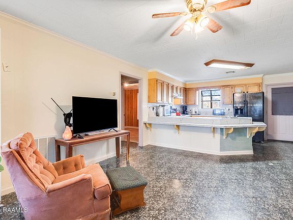 3rd image of 151 Mistric St