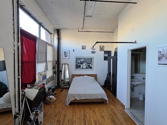 4th image of 9 White St Ste 209