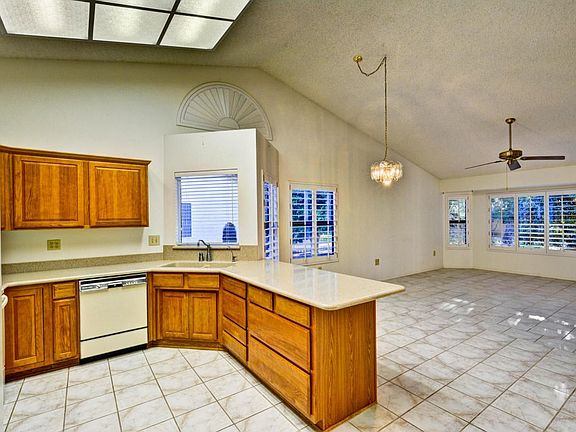 5th image of 13727 W Greenview Dr
