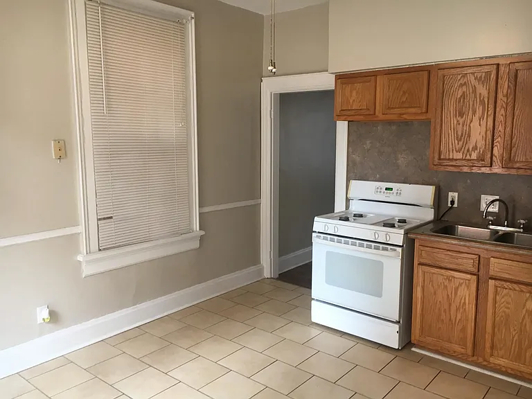 623 S Lazelle St — Photo 2