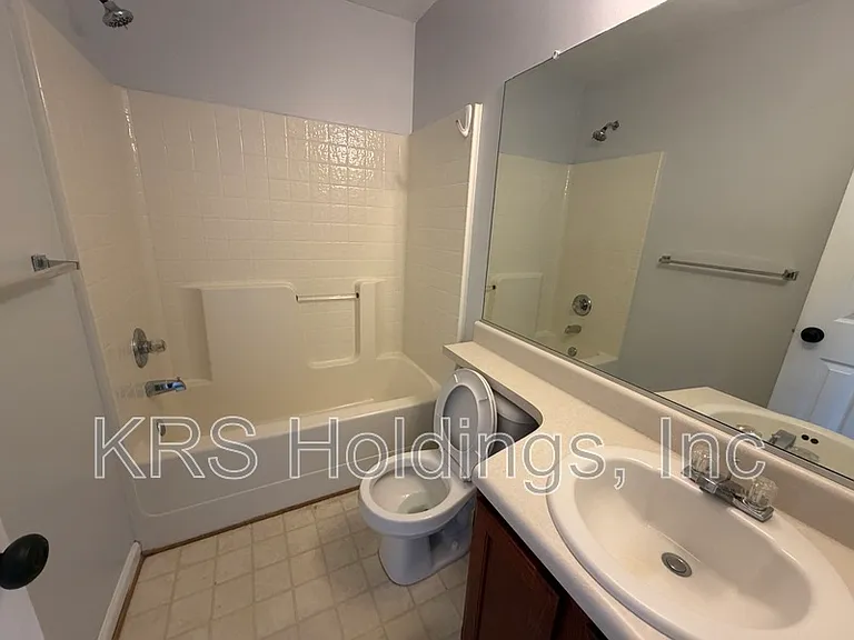 128 Majestic Dr N — Photo 12