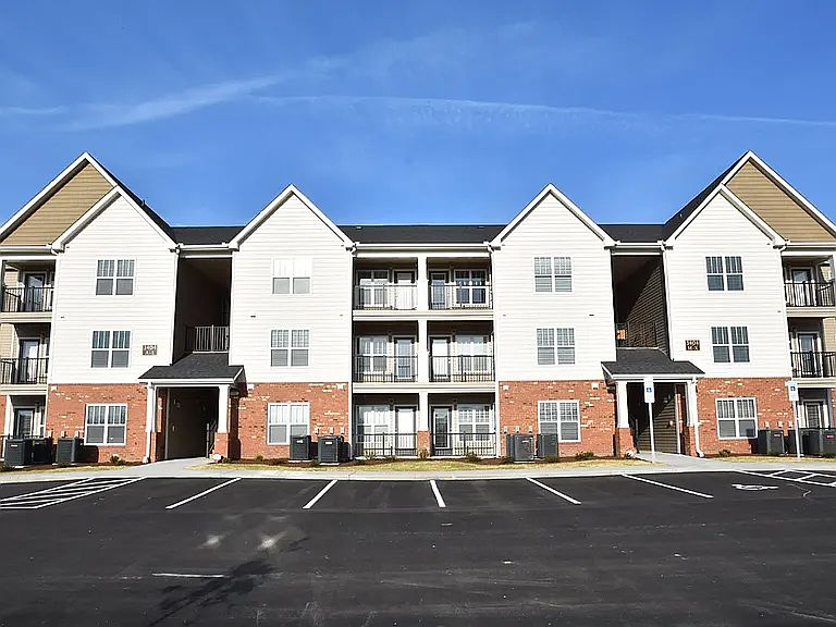 The Berkeley at Medford Pointe is a garden-style apartment community that offers 1 and 2 bedroom apartments in 3-story buildings.