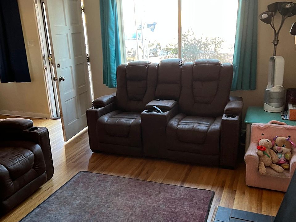 1st image of 813 Cardenas Dr NE