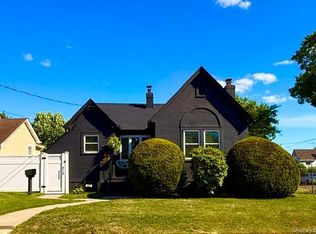 43 Elinor Pl, Freeport, NY 11520